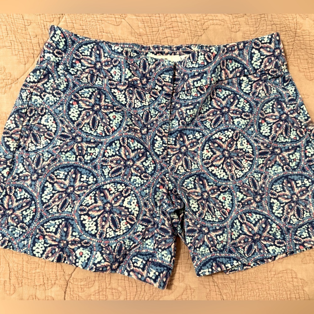 Vineyard vines mosaic print twill shorts size 0 EUC